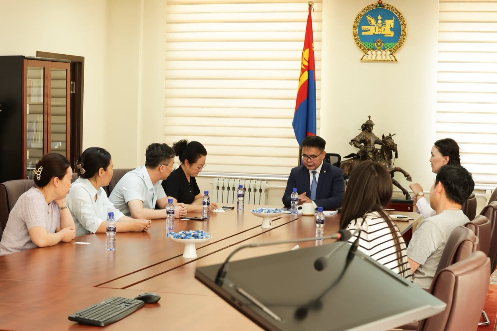 Хурлын даргын өрөөнд болсон уулзалт